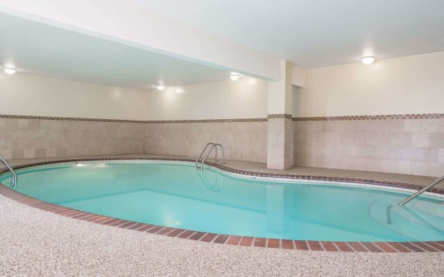 Days Inn by Wyndham Hutchinson