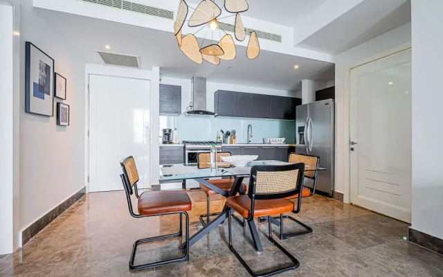 w Comfy 1BR w Fantastic Balcony in YOO