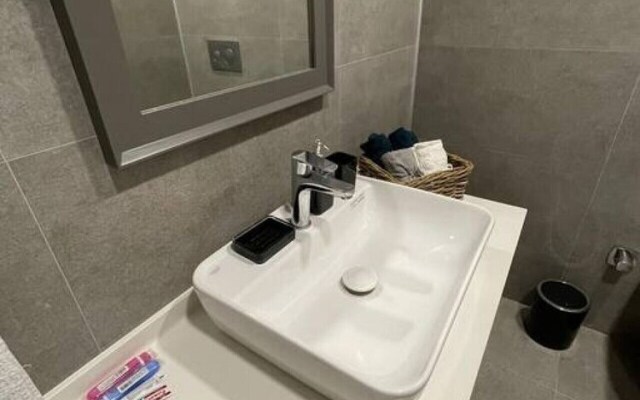 Modern Deluxe 1 1 Living Apartment Near Mall of Istanbul