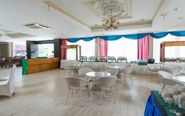 OYO 89619 De Choice Hotel