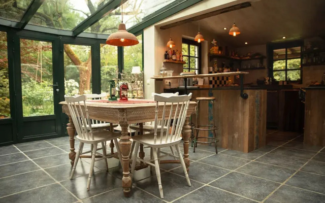La Petite For t Antique Countryside Greenhouse
