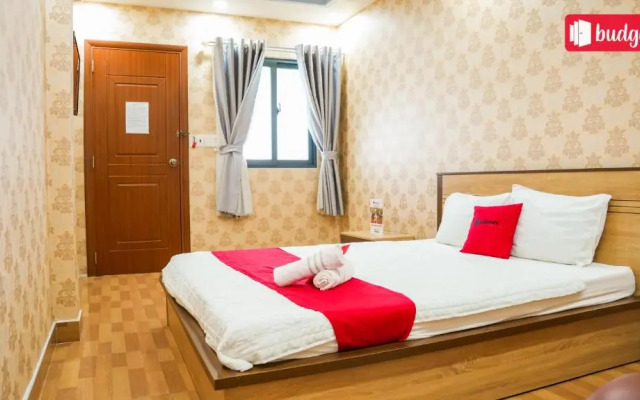RedDoorz Bich Thu Hotel