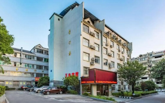 Wangxian Hotel (No. 2 Middle School South Campus Wangxianling Square)