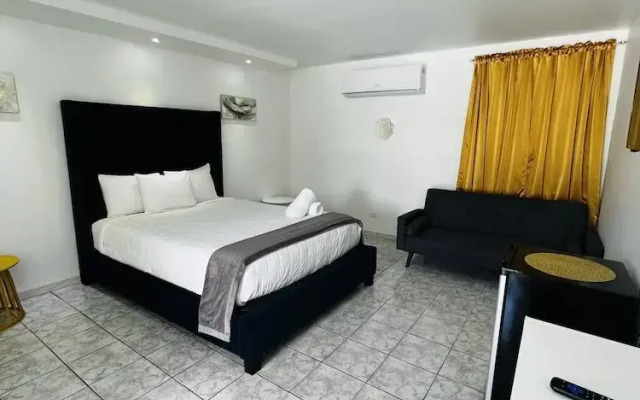 Douglas Highway Hotel