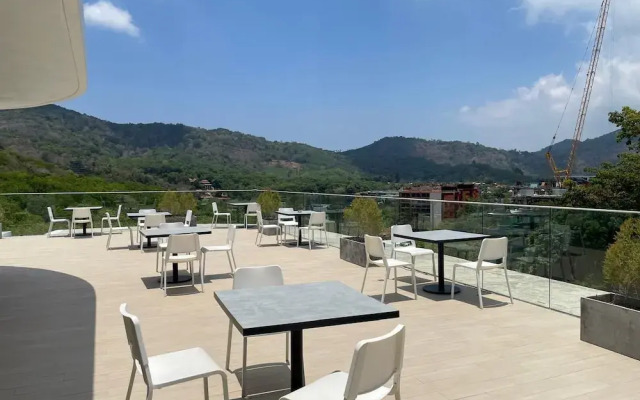 Mountainview Apartment in Naiharn