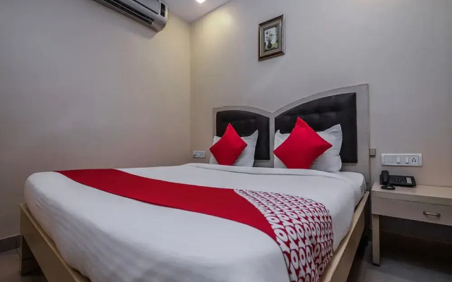 OYO 1076 Hotel Tourist Palace