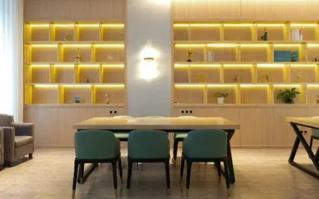 Linhai Huaxuan Hotel (Duqiao Baolong Square Branch)