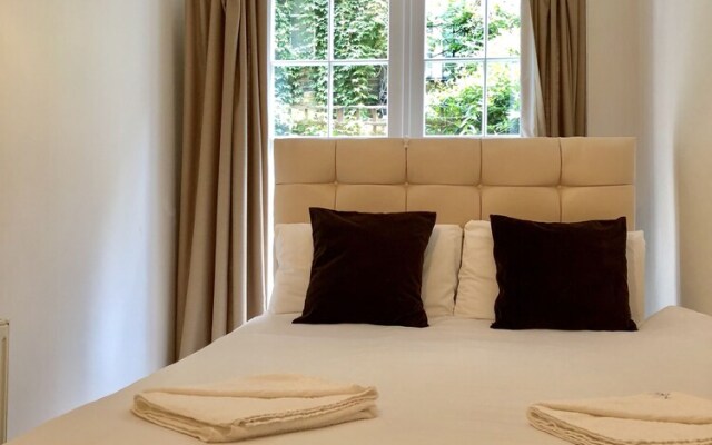 Victoria Station Apartment