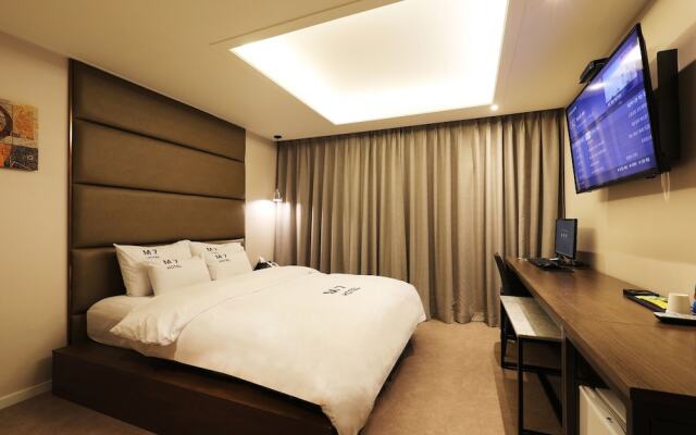 M7 hotel