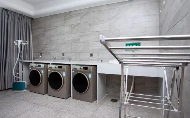 LANOU Hotel (Korla Jindu Square)