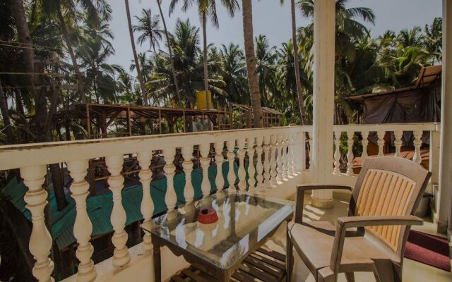 OYO 14025 Home Beach Facing 1BHK Mandrem