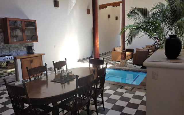 Lovely new-build colonial house with plunge pool