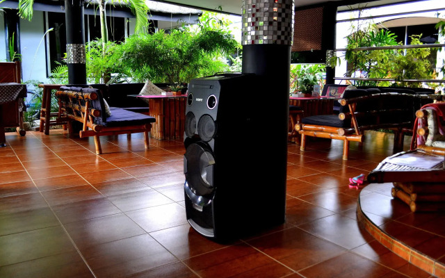 Micky Santoro Hotel & Restaurant