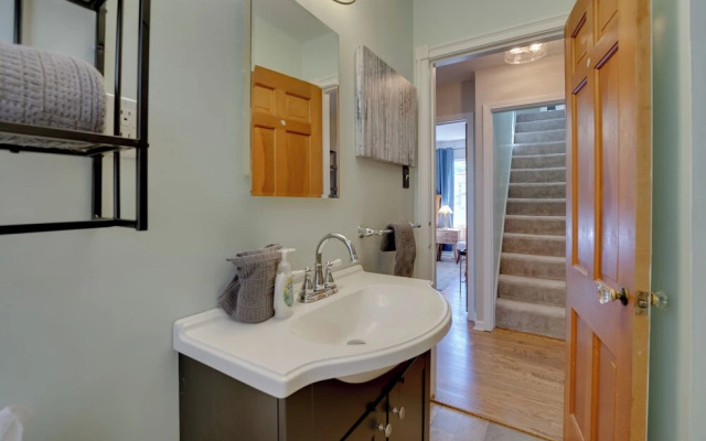 5 Mi to Downtown: Royal Oak Bungalow!