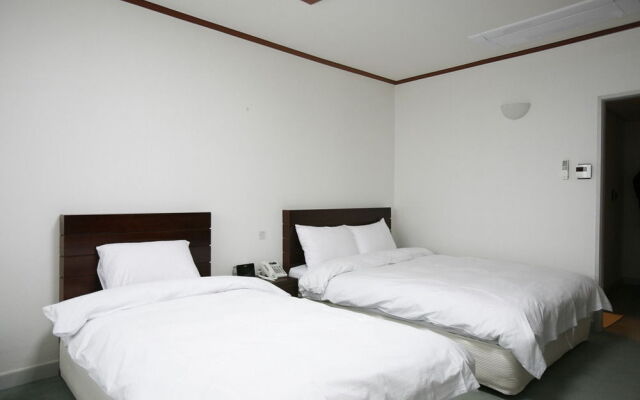 B Station Hotel