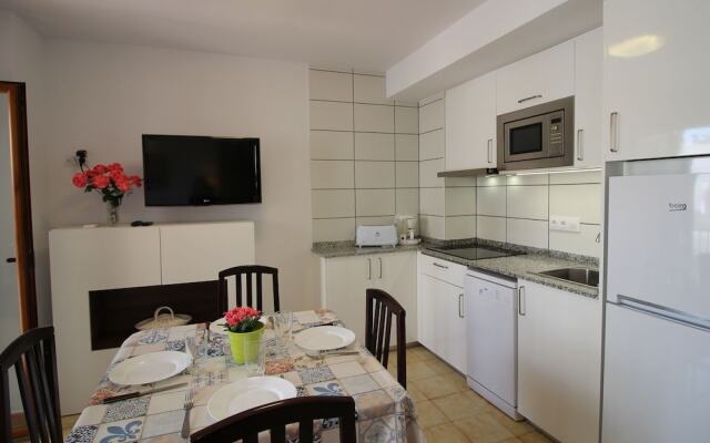 Cozy apartment on the sandy Nova beach in Roses, Spain