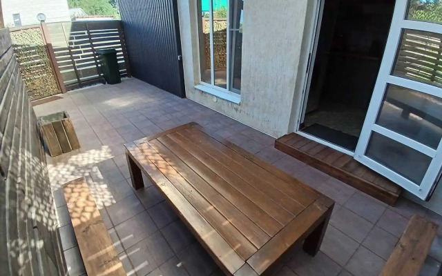 Гостевой дом с бассейном и баней в Дубках