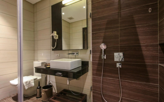 Two Seasons Coron Bayside Hotel