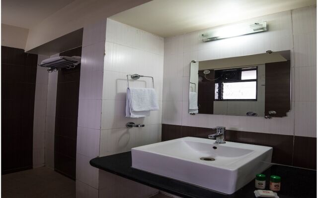 OYO 9949 Hotel Silvver Crest