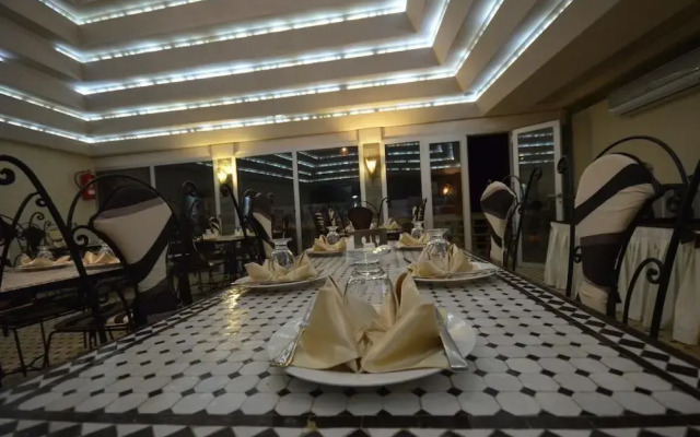 Hotel Pyramides