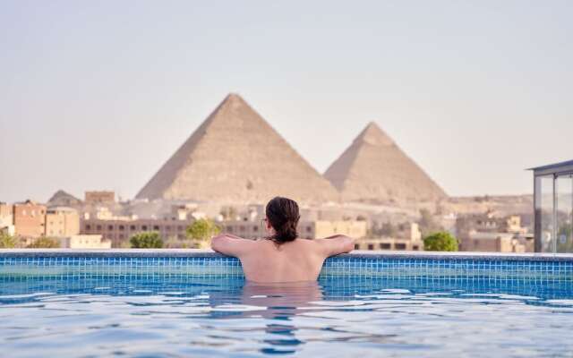 New Pyramid Front Hotel