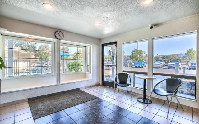 Motel 6 Oakland, CA - Embarcadero