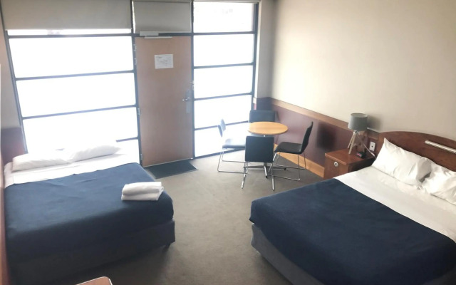 Highlander Hotel
