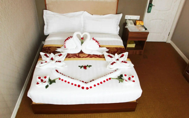 Sunny Holiday Hotel