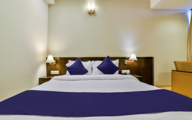 OYO Flagship 27068 The Sapphire Comfort Hotel