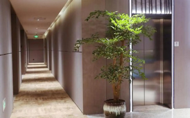 Yi Hotel (Yancheng Champagne Mansion)