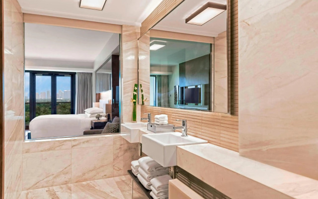 Manila Marriott Hotel at Newport World Resorts