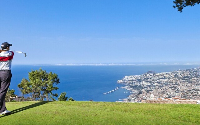 Apartment with One Bedroom in Funchal, with Wonderful Sea View, Shared Pool, Furnished Garden - 4 Km From the Beach