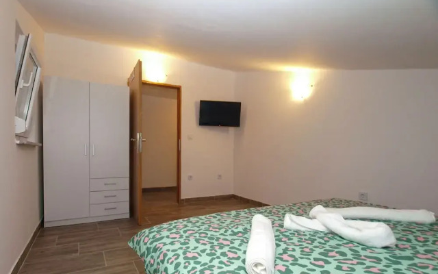 Apartment 1975