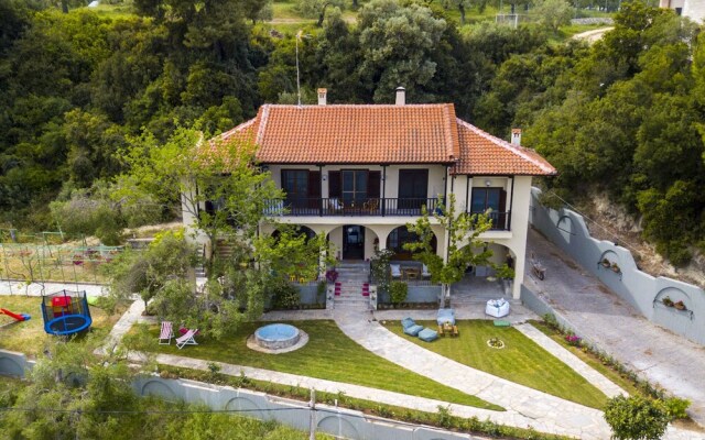 Willow Amazing Garden Villa