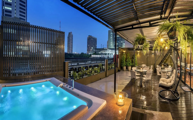THE Posh Phayathai