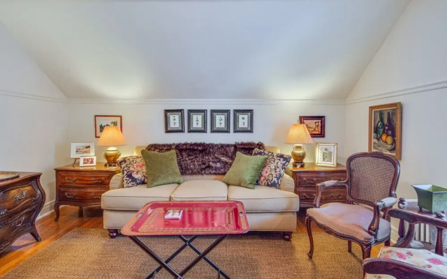 Charming & Spacious Olean Home w/ 2 Fireplaces