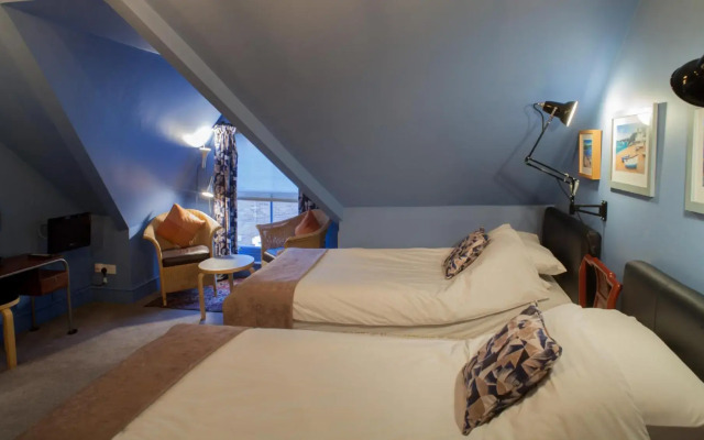 Hill View House