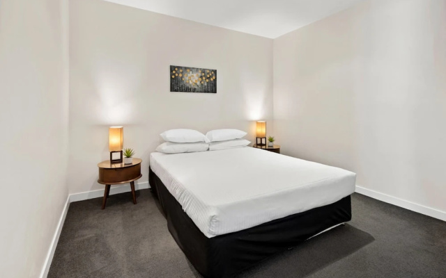 Spacious Melbourne CBD 2-bed Close to Everything – Guest Rooms – Melbourne