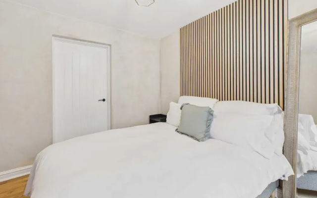 Host Stay Dame Alice Street