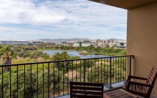 Blou Inn - Century City