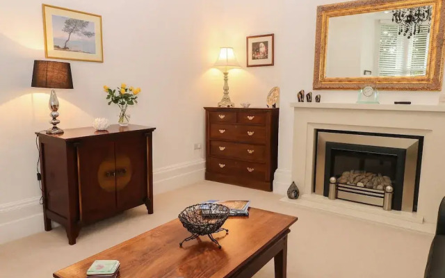 2B Cavendish Villas