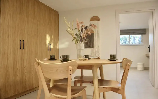 Villa Fleria Seaside Studios & Apts