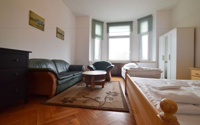 Tolstov-Hotels Large 3,5 Room Apartment