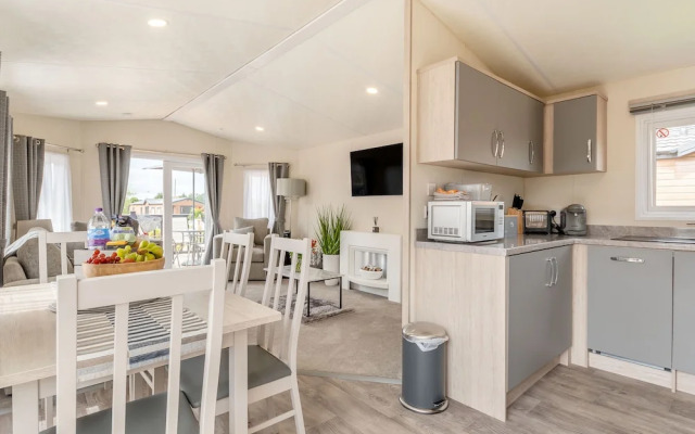 The Cotswold Holiday Lodge
