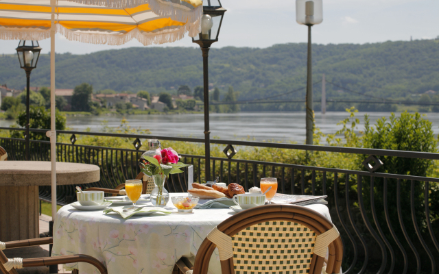 Le Beau Rivage