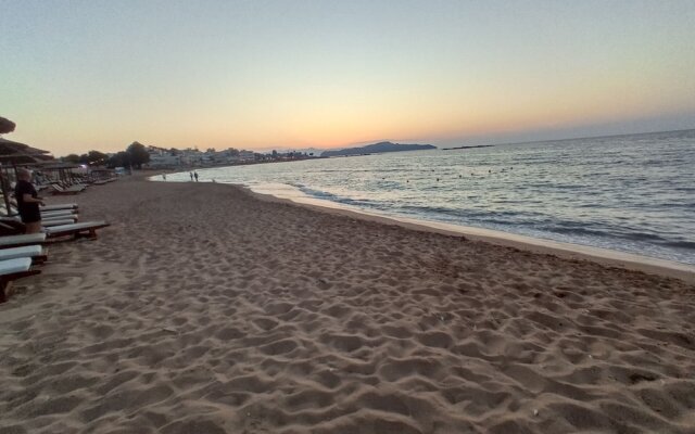 "spyros" 1-room Apartment - Simple, Cozy, Close to the Beach