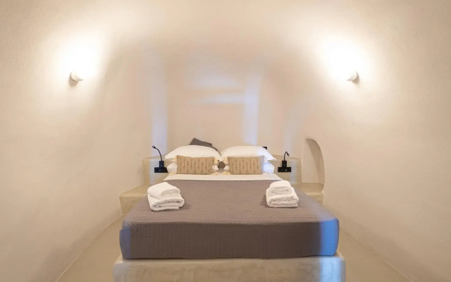 SantorOia Luxury Suites