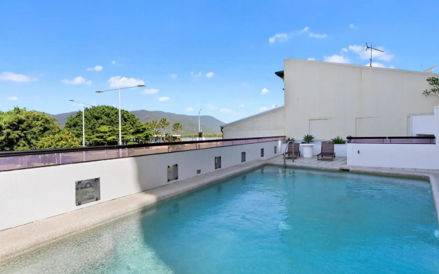 Stunning Costal 3 Bedroom Apartment In Cairns Cbd