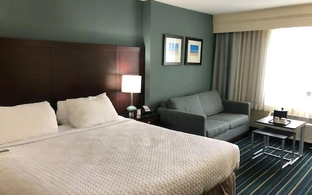 Crowne Plaza Virginia Beach Town Center by IHG