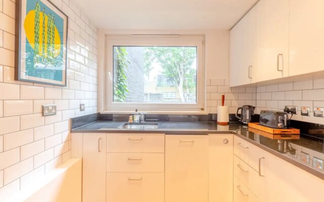 Spacious 1 Bedroom Apartment in Vibrant Angel